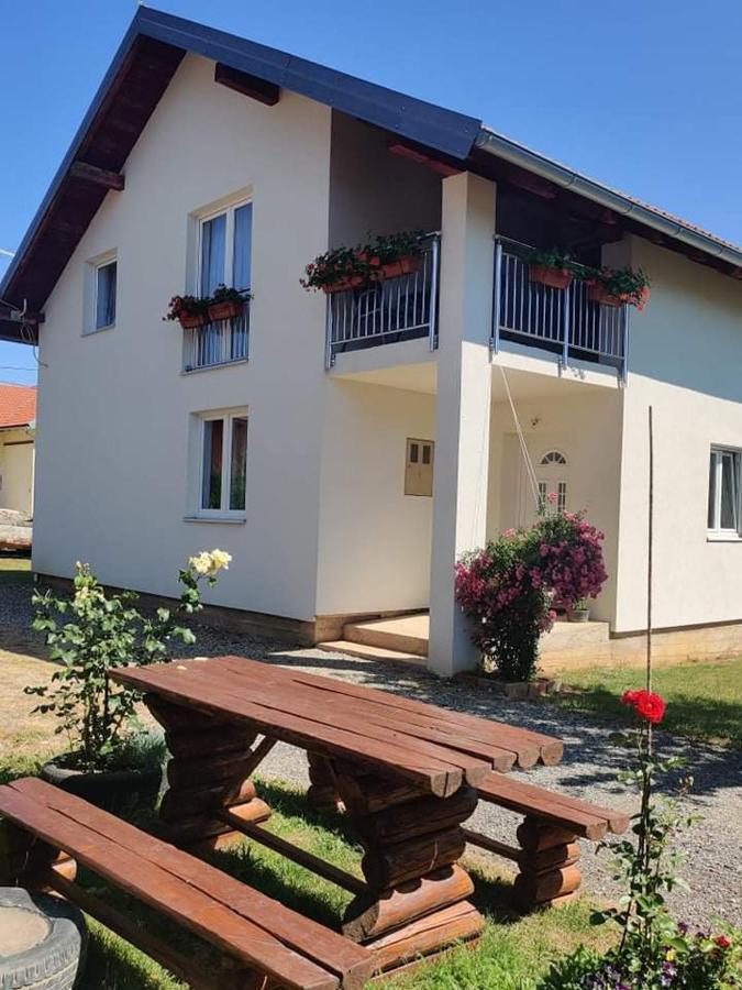 Apartman Lukic Korenica Exterior foto